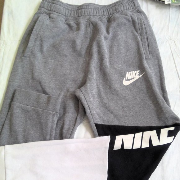 Nike Joggers - Picture 1 of 4